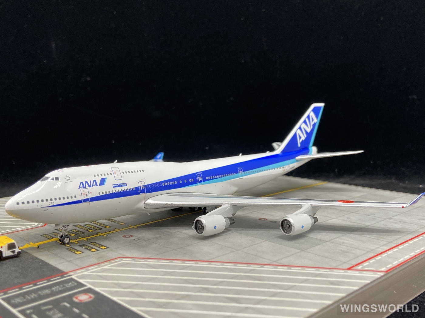 Phoenix 1:400 Boeing 747-400 ANA 全日空PH04371 JA8097 HAPPY FLIGHT