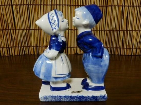 陶器製 ペア キス人形 置物（オランダ） - 「宝の森」昭和レトロ雑貨