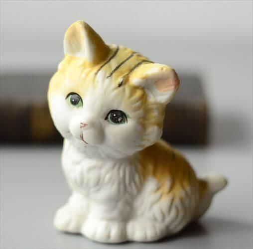 ドイツ製アンティーク陶磁器猫フィギュア 洗練の空気感