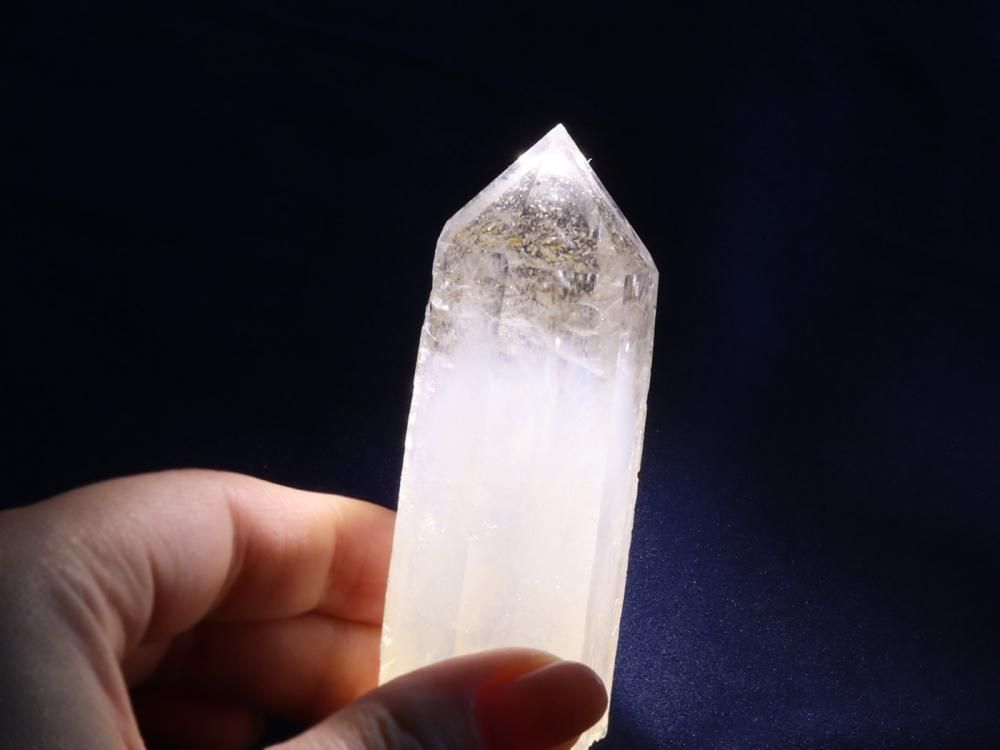 ライトで照らすと淡いブルーカラー】チタニウム水晶 コロンビア産