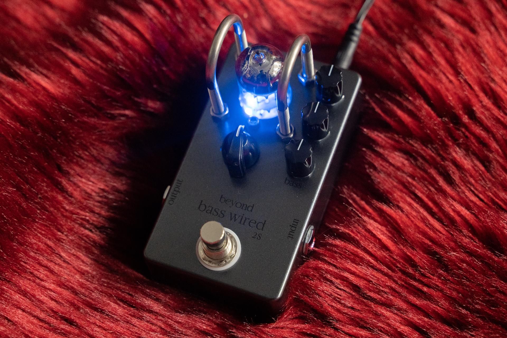 new】Beyond / Beyond Tube Preamp Bass Wired 2S Blue LED【横浜店