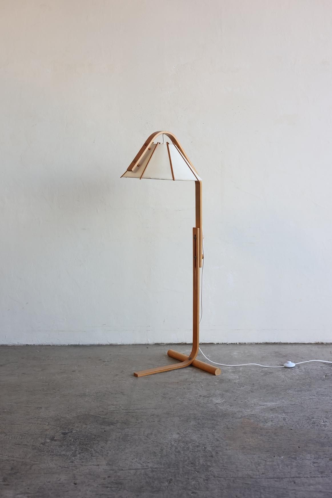 Floor lamp / Jan Wickelgren[LY] - Antiques & Repair eel