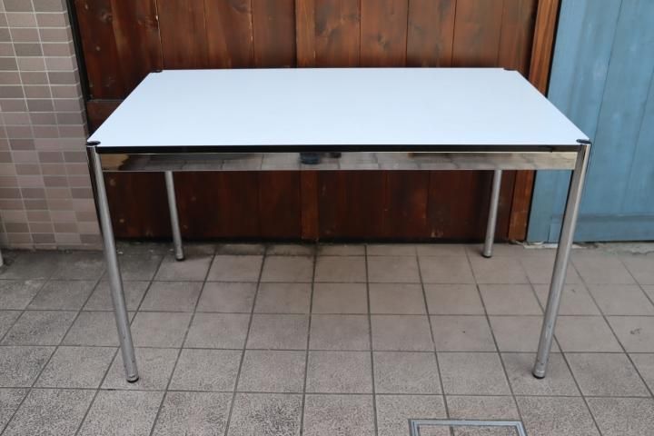 スイスの家具メーカーUSM Haller(USMハラー)のワーキングテーブル