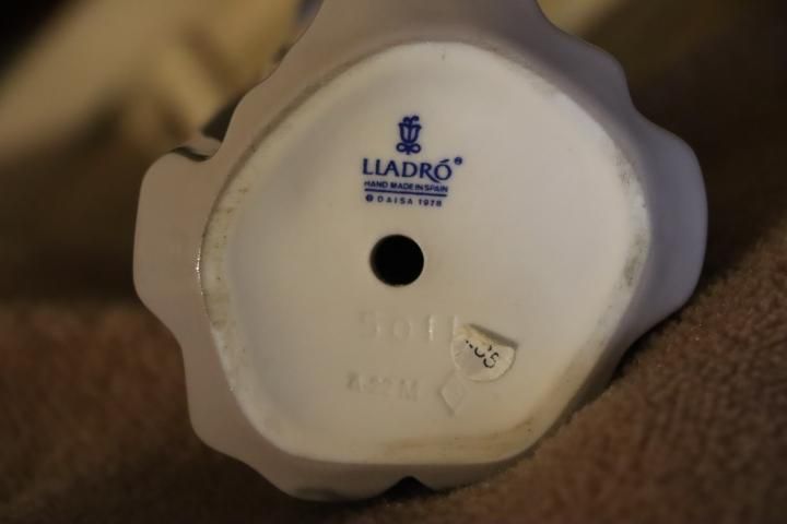 スペインLLADRO(リヤドロ)社の陶器人形の置物『フィギュリン』若草色の