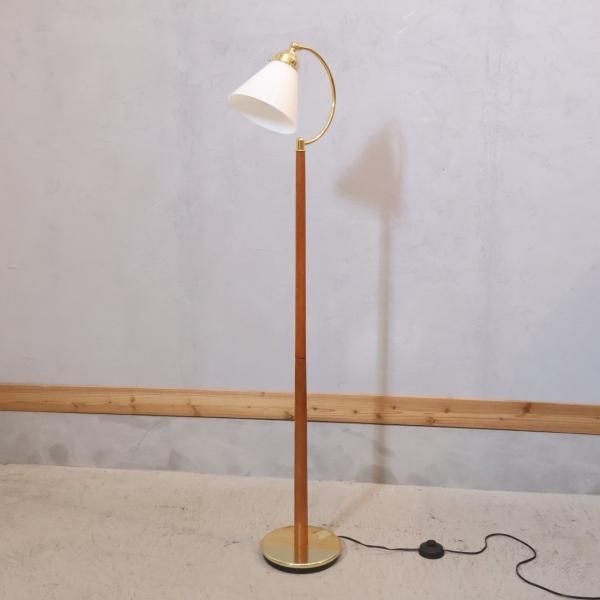 池田製作所のトラッドグラスシリーズのフロアスタンドです