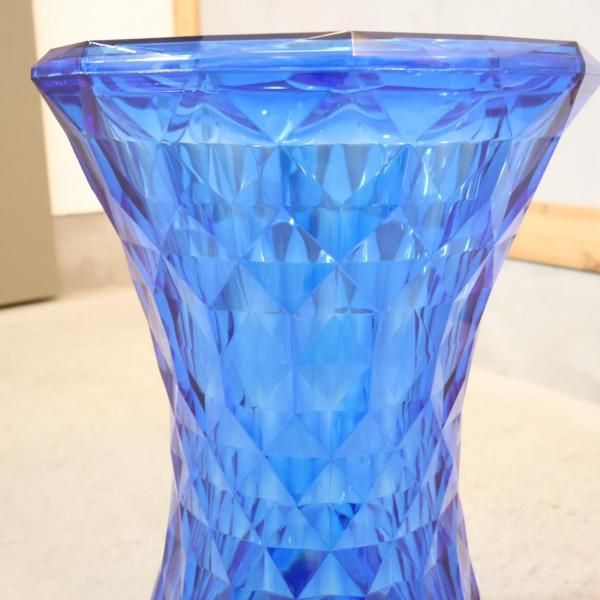 イタリアのデザイナーズ家具ブランドKARTELL(カルテル)のSTONE