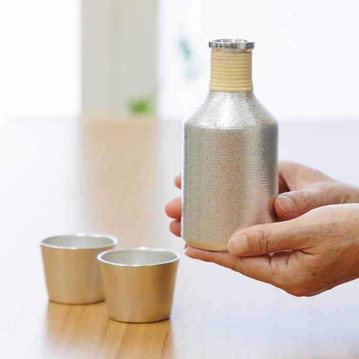 錫 酒器セット ぐい呑み2ヶ 白吹雪加工 250ml [No.72-1-1]｜薩摩錫器工芸館