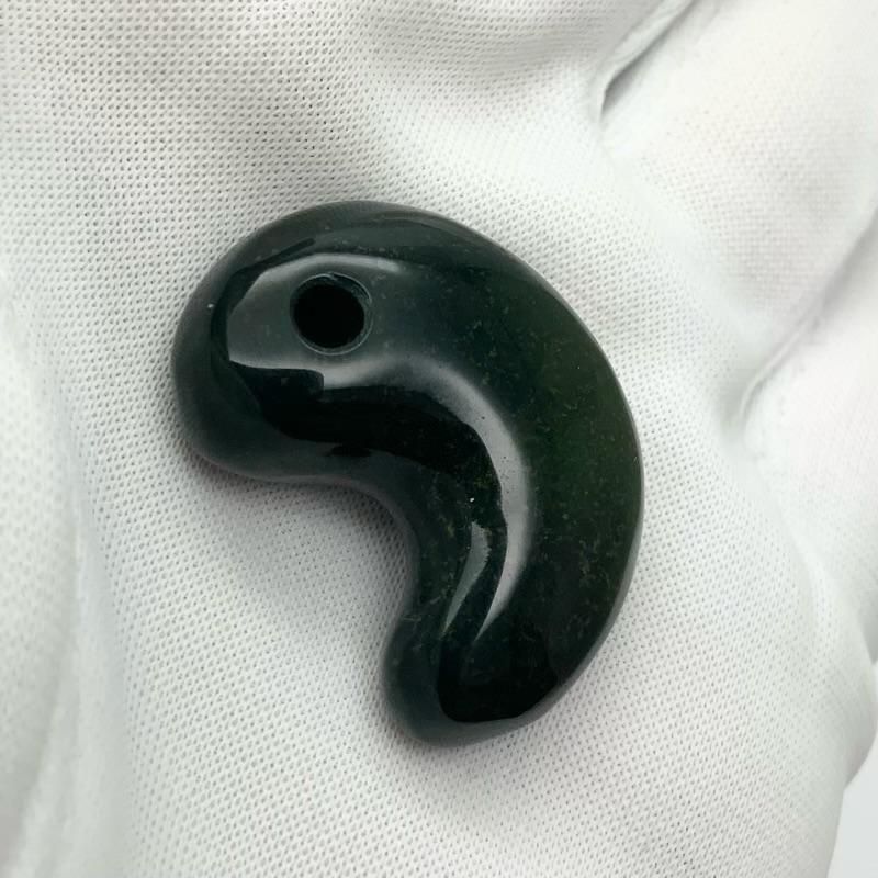 出雲石／碧玉 勾玉 中 A 巴型 】 | めのうの店川島【公式通販】創業