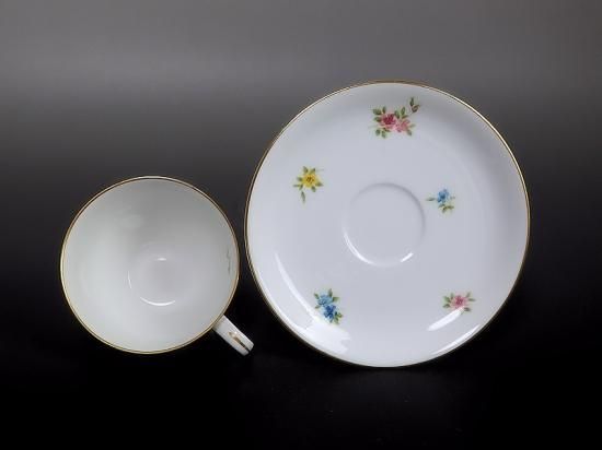 大倉陶園 OKURA カップ＆ソーサー 三色小花の図