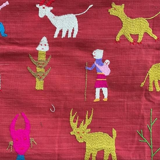 ナガ族の手刺繍 布 赤 - Tribal Arts