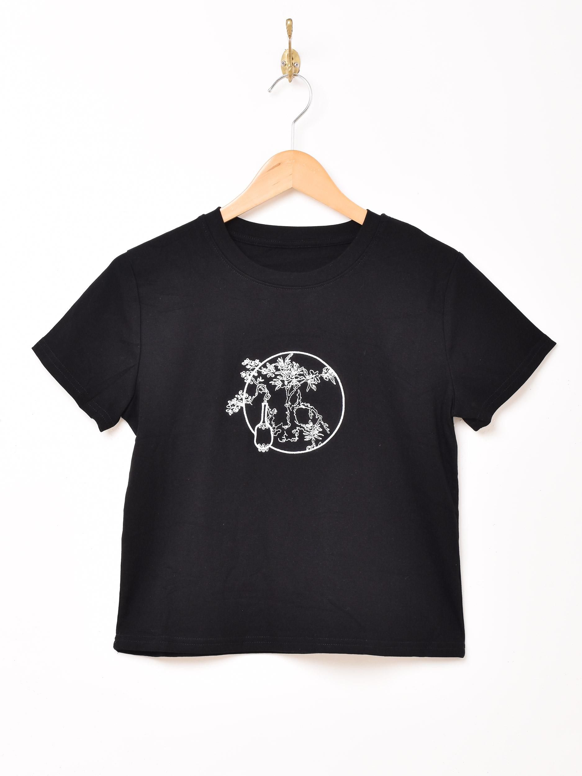 2色展開】オリエンタルデザイン 刺繍入り Tシャツ ブラック - 古着屋