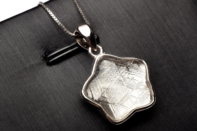 Silver925 ギベオン隕石(メテオライト) 14x14mm ペンダントトップ 1個