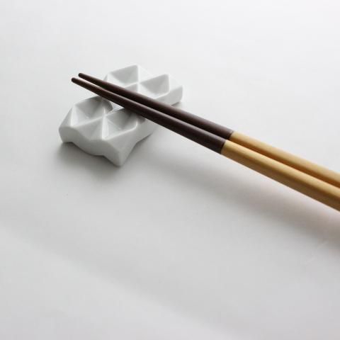 ダイヤ彫 [箸置き] 3ヶ入 - 224porcelain ｜食器・皿・茶碗 嬉野肥前