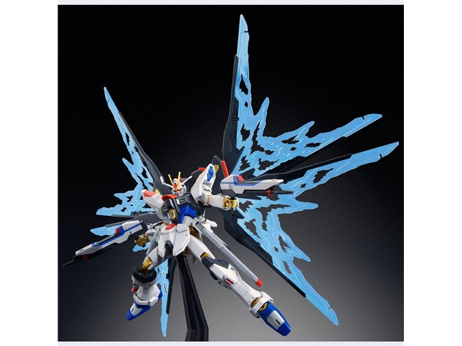 バンダイ、特別仕様の「ストライクフリーダムガンダム 光の翼DX