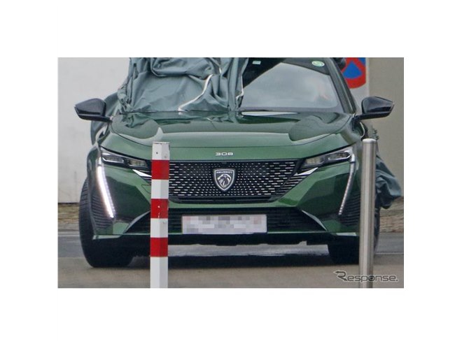 プジョー 308 次期型は“新ライオンマーク”装着！高級感アップ、PHEVも