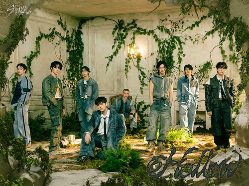 STRAY KIDS · Hollow (CD/Blu-ray) [Japan Import A edition] (2025)