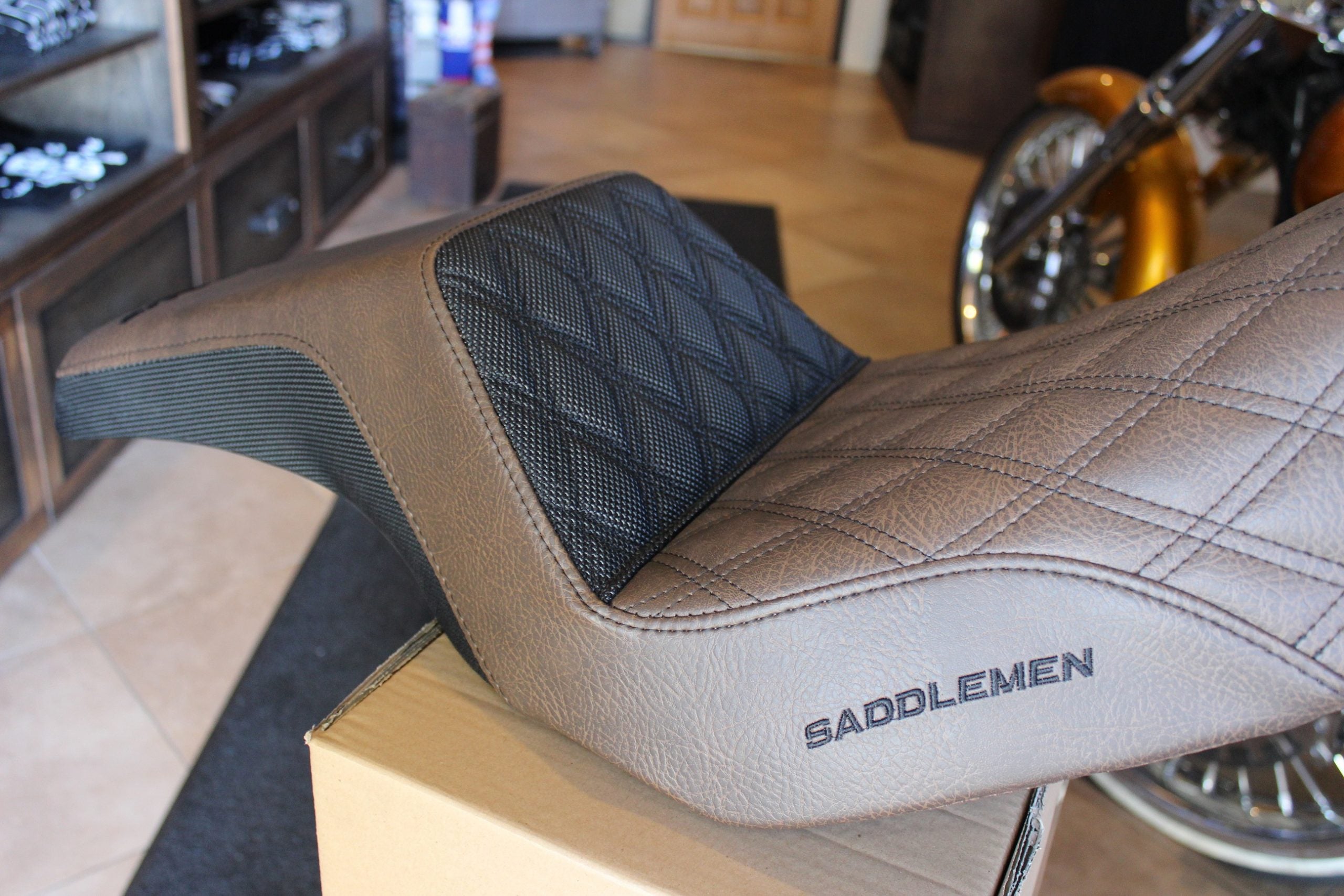 Imzz x Saddlemen Step-Up Seat for M8 Lowrider & Sport Glide – Imzz