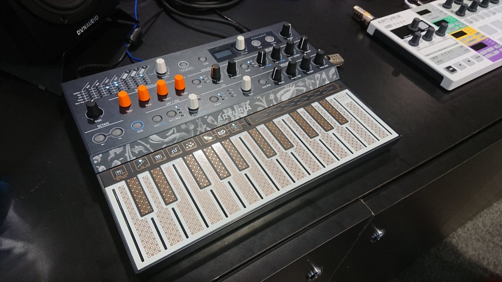 Arturia MicroFreak | デジタルオシレータとアナログフィルタ搭載の