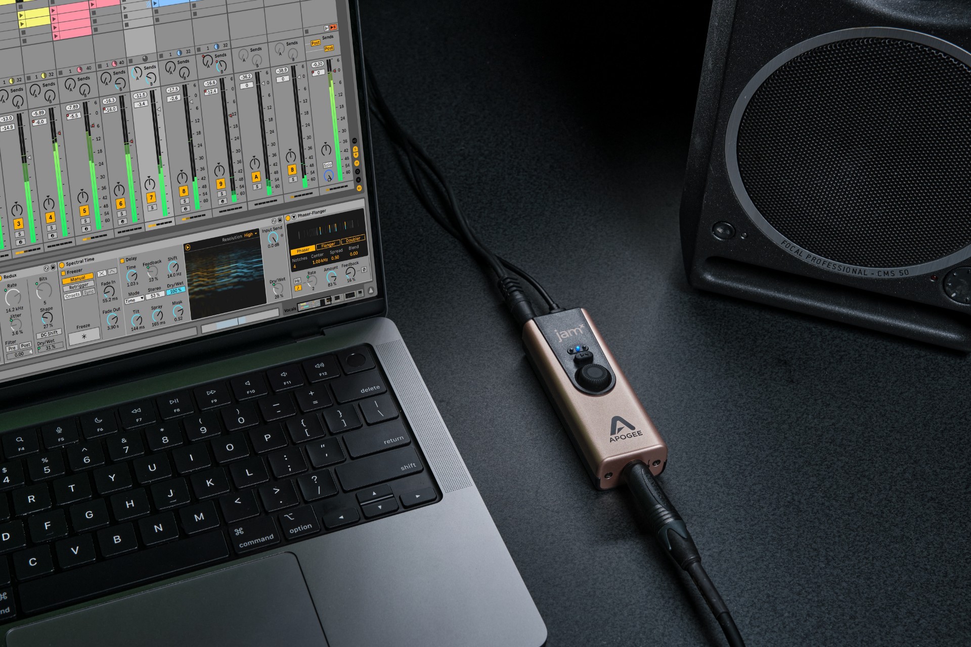 Apogee JAM X | 超コンパクトなアナログコンプ搭載の楽器用オーディオ