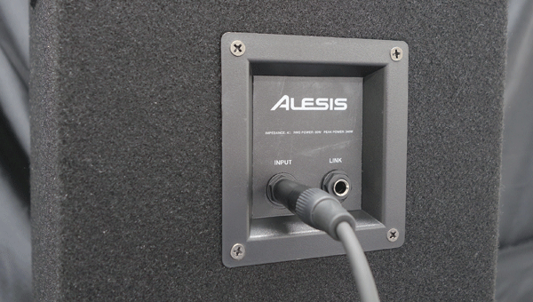 驚き価格のPAセット！その実力とは‥Alesis PA System in a Box Bundle