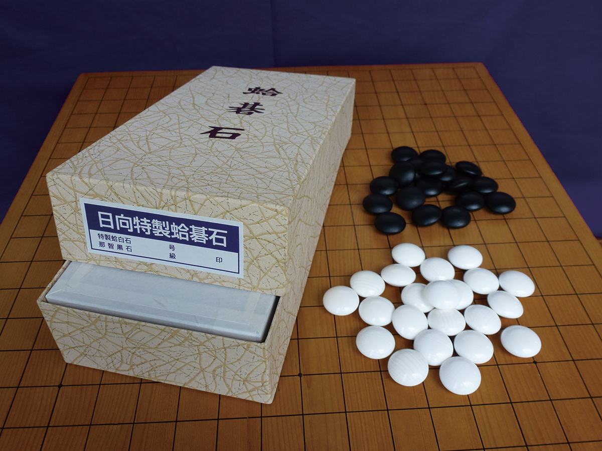 メキシコ産）日向特製蛤碁石 月印 30号 8.0ミリ ￥21,800 | 稲田碁石製造所