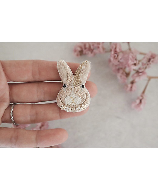 もふもふお耳のうさぎブローチ 刺繍キット（ベージュ） | Cotoha