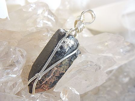モリオン （黒水晶） 原石ペンダント ☆ 破邪の守り石 ☆ <女神巻き