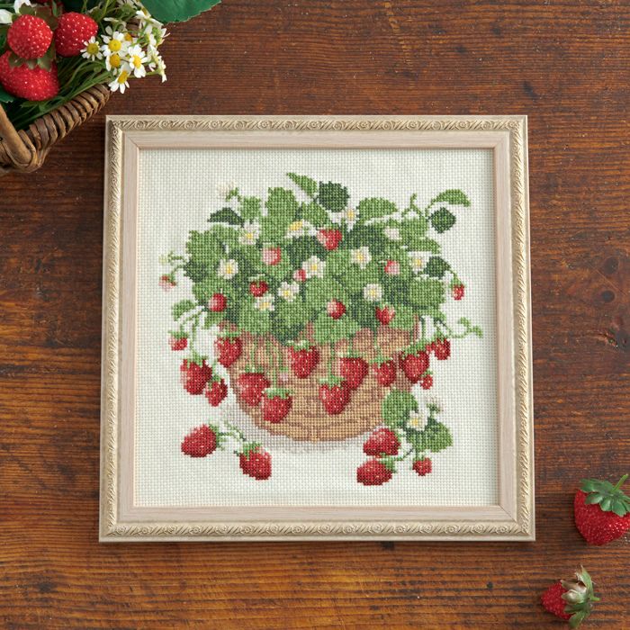 クロスステッチフレーム＜strawberry basket＞ | リバティ 生地