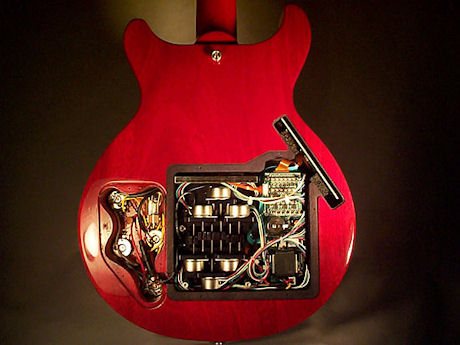 フォトレポート：チューニングはお任せ--ギブソンの「Robot Guitar