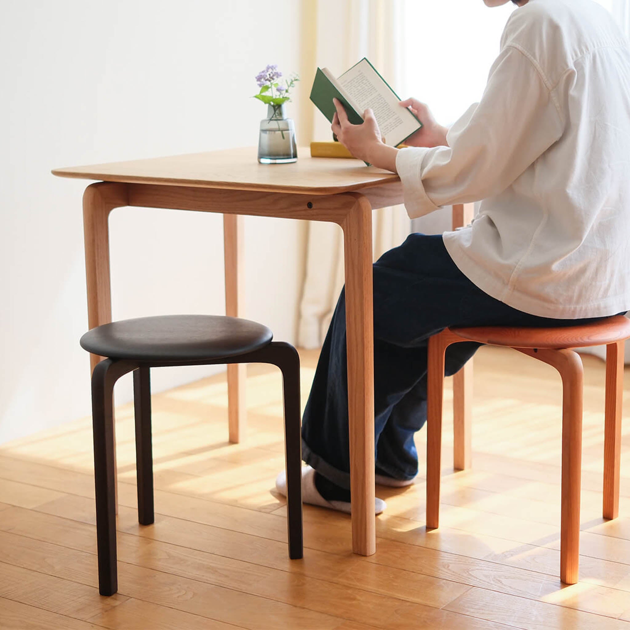 木工家具 スツール | LISCIO Stool | 柿渋鉄媒染 | DENTO