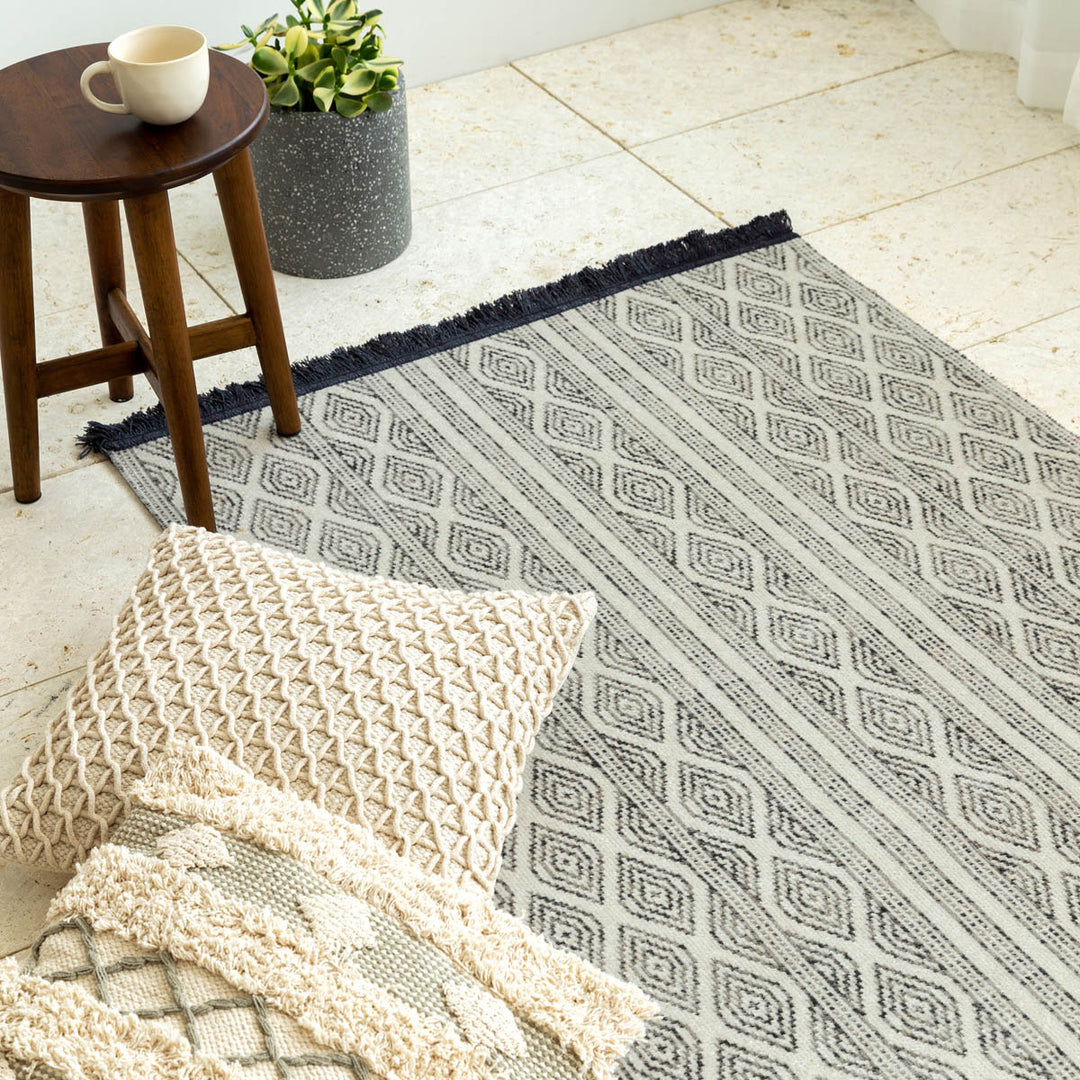 Striped Trellis Fringe Rug 90×150 – KANADEMONO