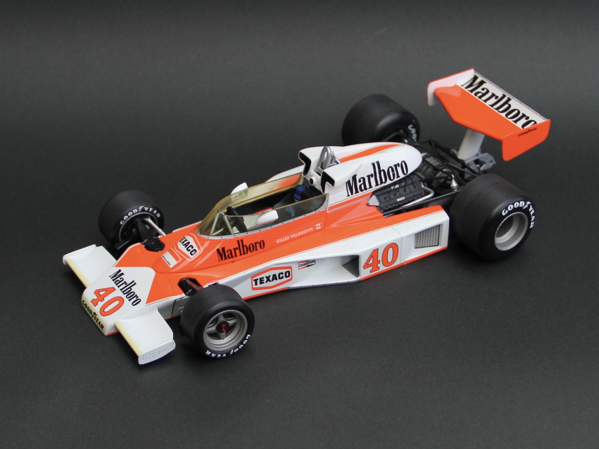 No.83 ミニチャンプス 1/18 マクラーレンM23（1977年イギリスGP
