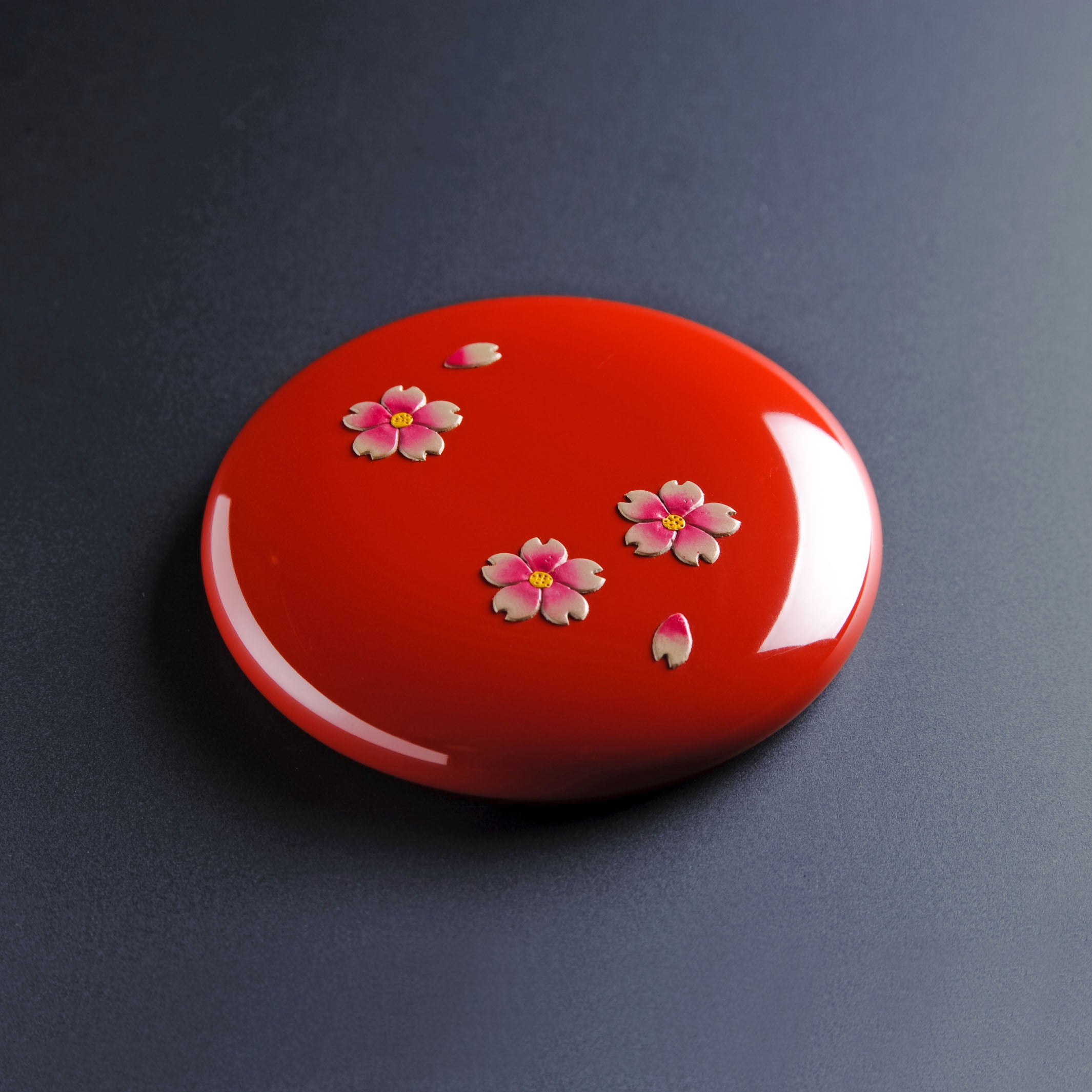 手鏡 桜 – 角萬漆器