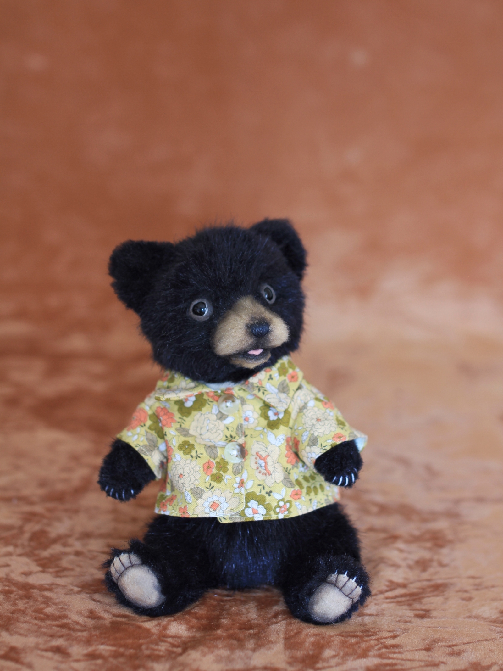 手のひらサイズのツキノワグマくん: KEITA BEAR