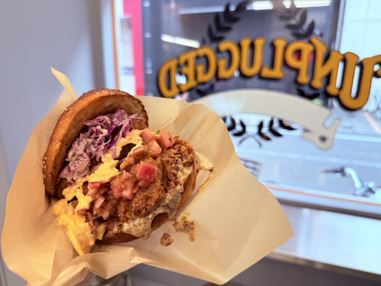 高知市】ラウンドワン前にハンバーガーとドーナツのお店「UNPLUGGED