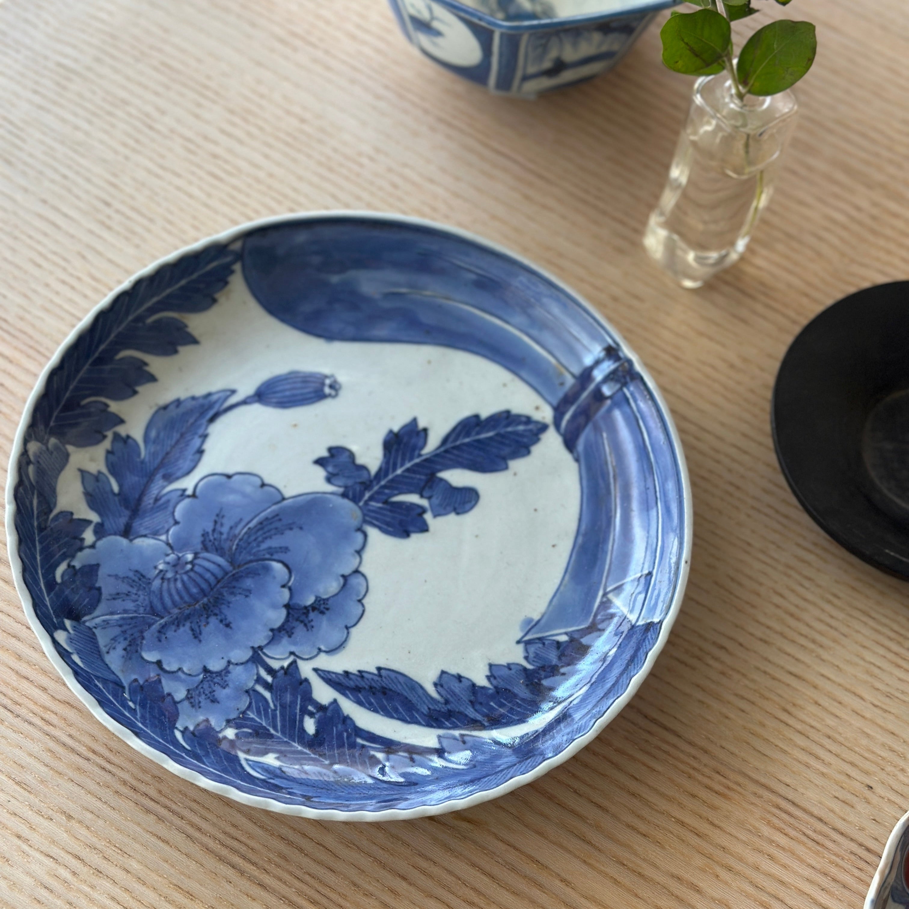 静かに藍の花咲く古伊万里8寸 – Kotto Shop