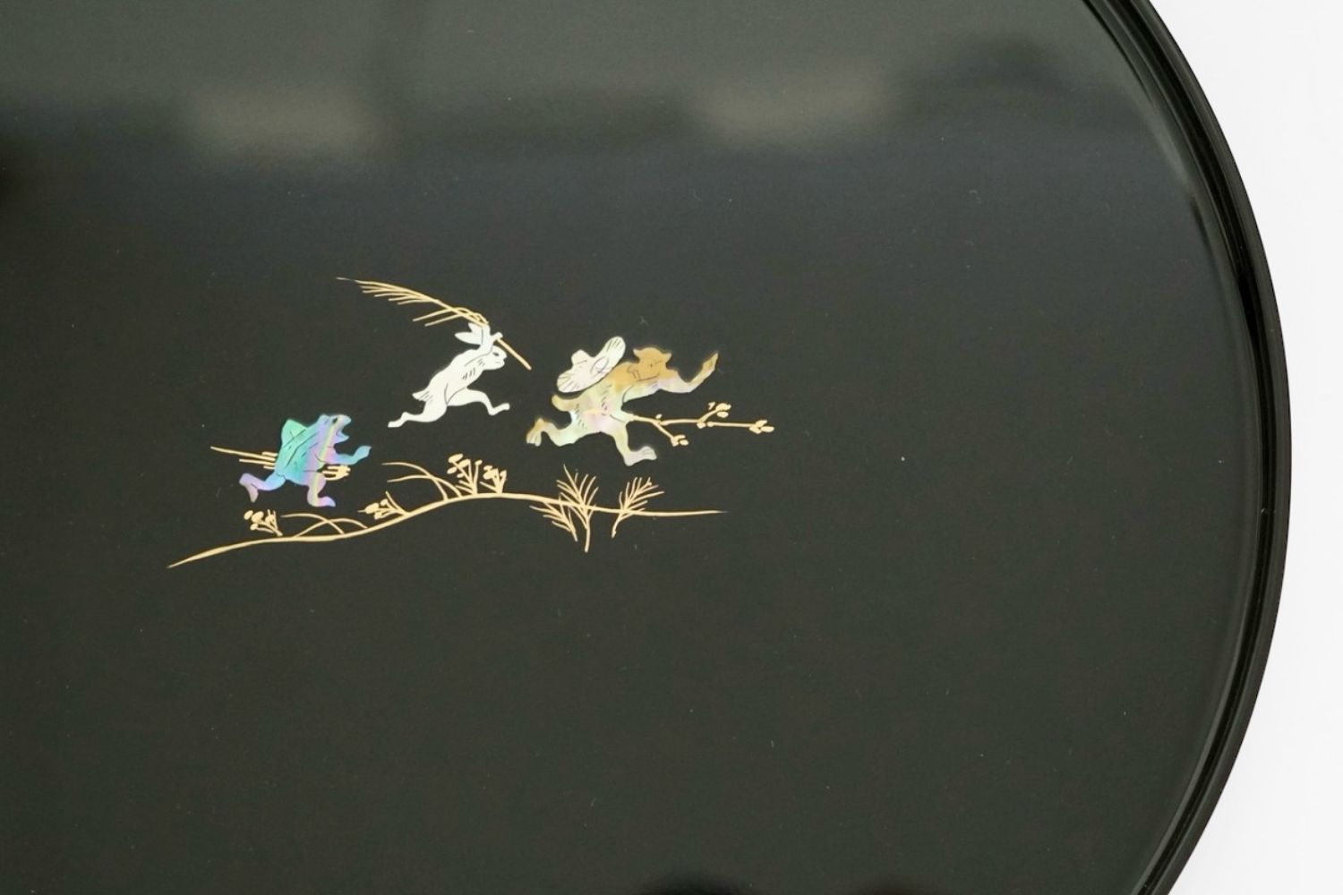 武蔵川義則 鳥獣戯画 9寸丸盆 黒 – 漆器 高翆