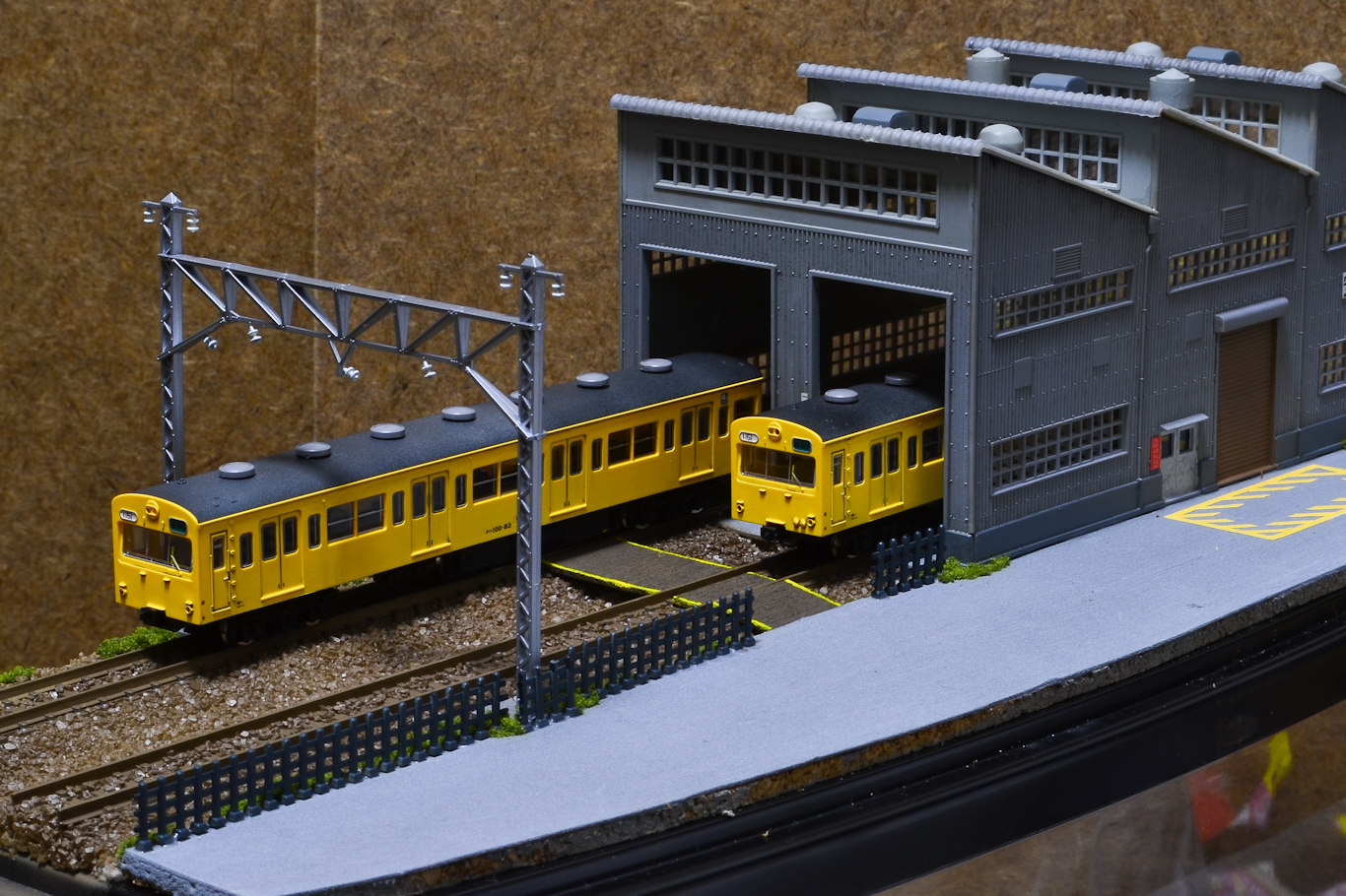 電車庫のあるミニジオラマ～Kaji's Railroad Model Cafe～