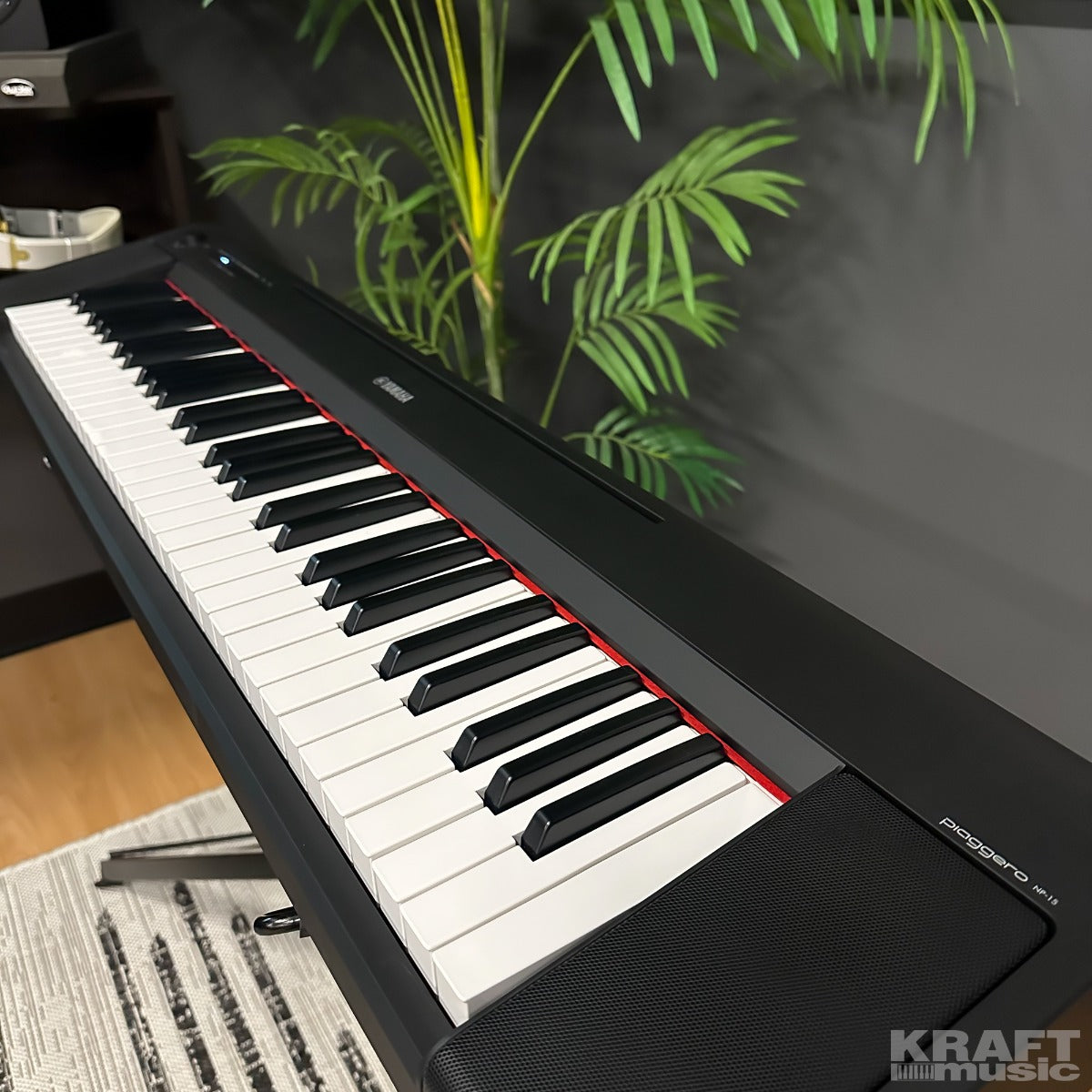 Yamaha Piaggero NP-15 61-Key Portable Keyboard - Black – Kraft Music
