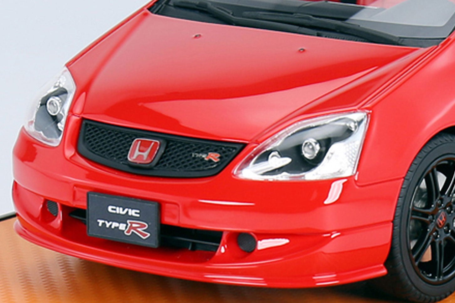 リアルすぎる！ ホンダ・シビック タイプRの1/18ミニカーが登場。50個