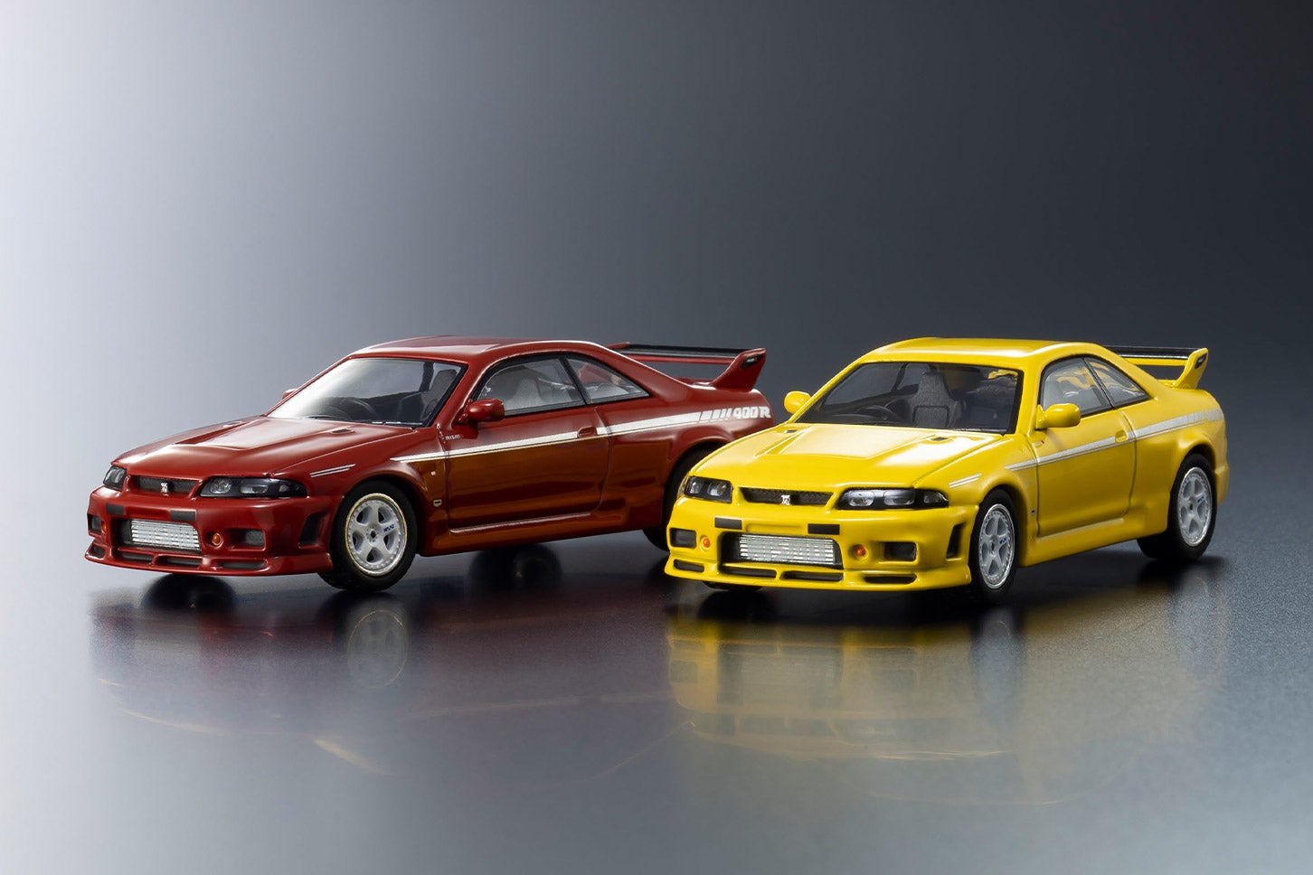 京商からファミマで買えるミニカー「NISMO 400R」が登場！ 1/64