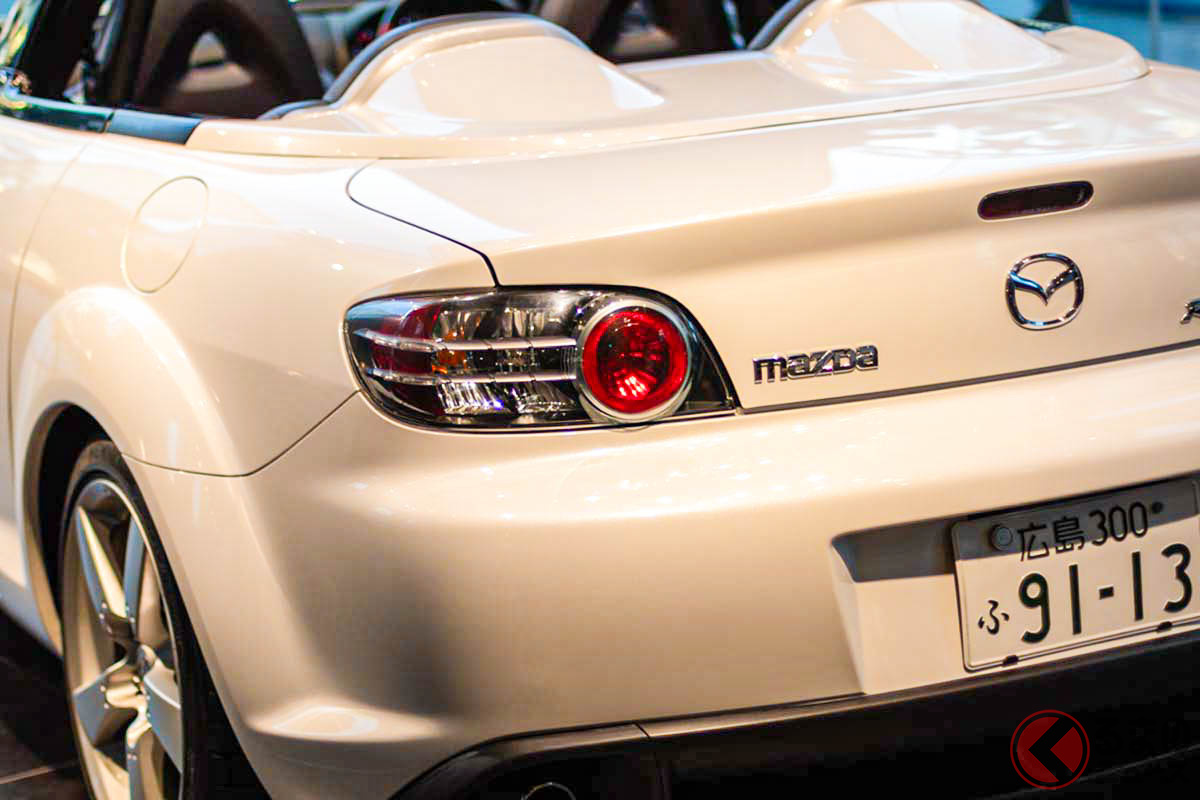 えっ…!? マツダが「謎のオープンカー」を実車展示！ なぜ