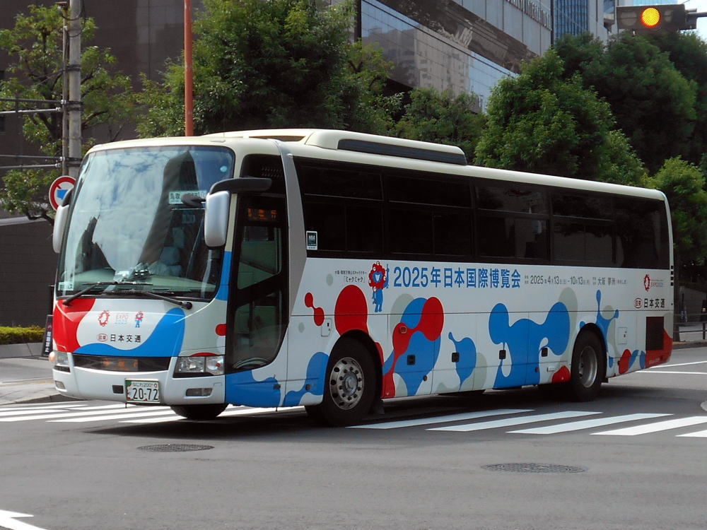 日本交通・京都交通の大阪・関西万博ミャクミャクラッピングバス