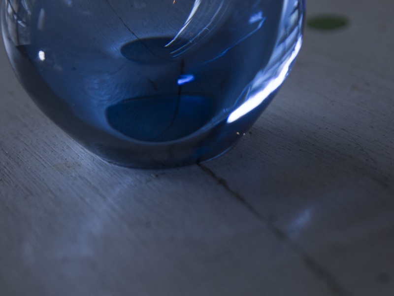 透明に近い青が美しいガラスの器「Aji glass」 | 暮らしとおしゃれの編集室