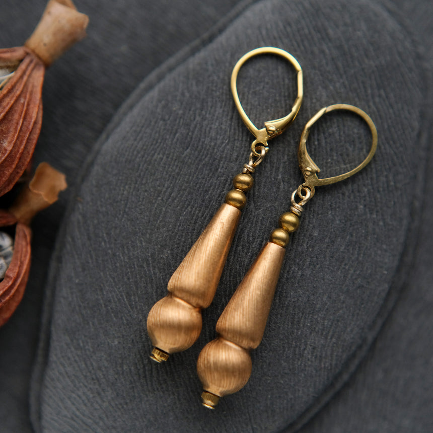 ヴィンテージ真鍮ビーズの幾何学ピアス／イヤリング – leap Jewellery