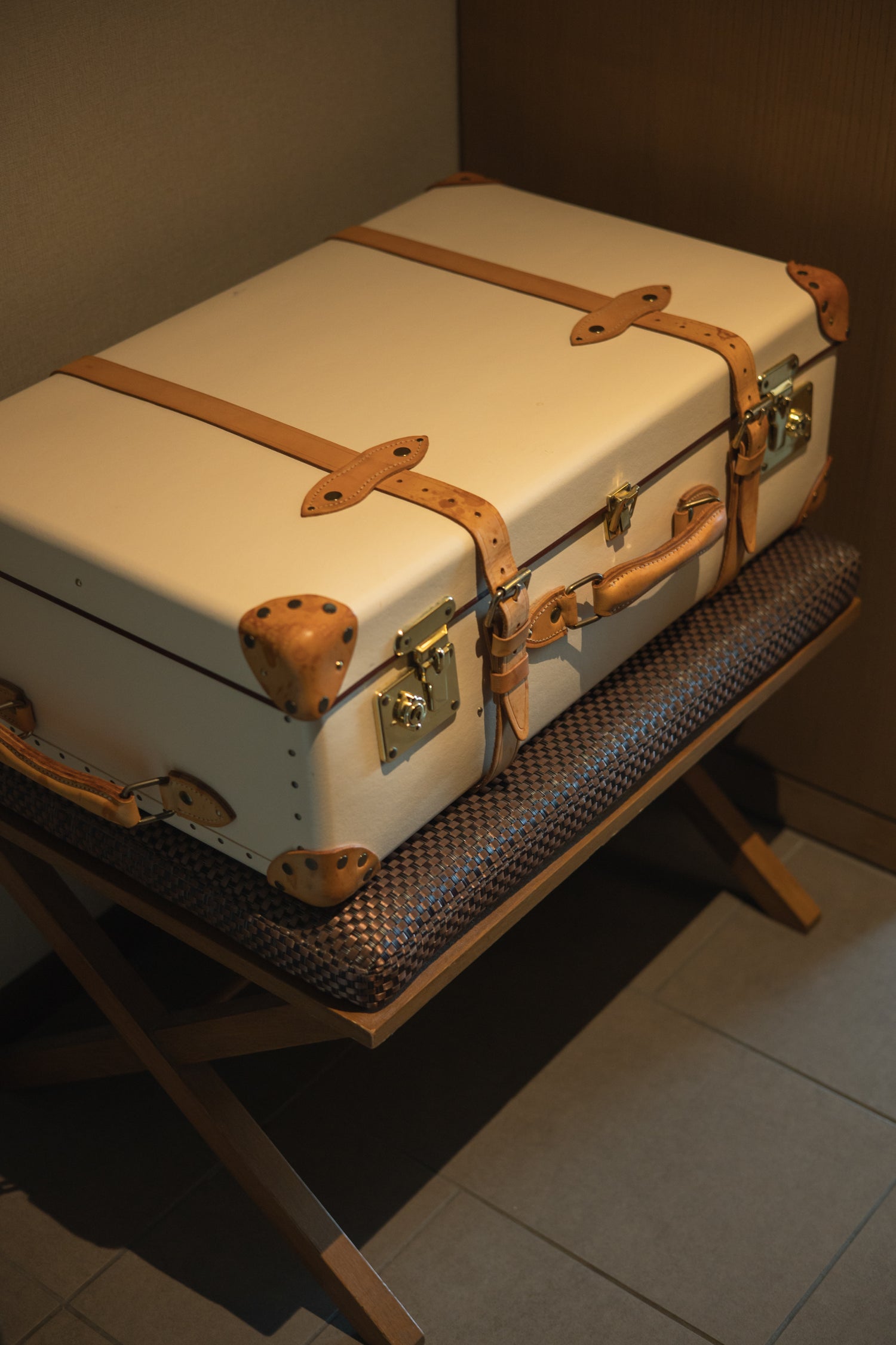 Original luggage rack from Oriental Hotel – BECCIU.