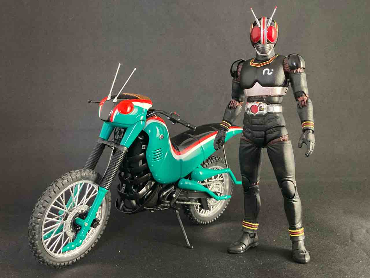 バトルホッパー フィギュアーツ用 完成編 : 特撮フィギュアの可動化