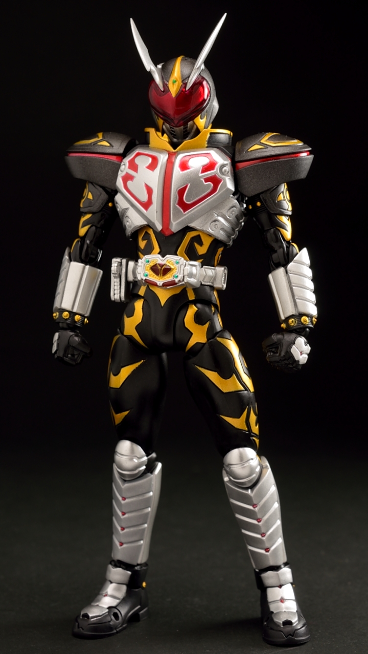 バンダイ S.H.フィギュアーツ 仮面ライダーカリス レビュー : きんけつ