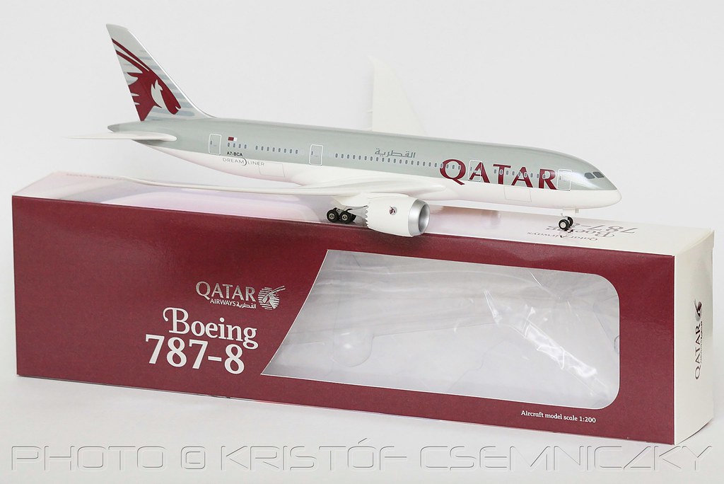Qatar Airways Boeing 787-8 1:200 scale model with its box | Flickr