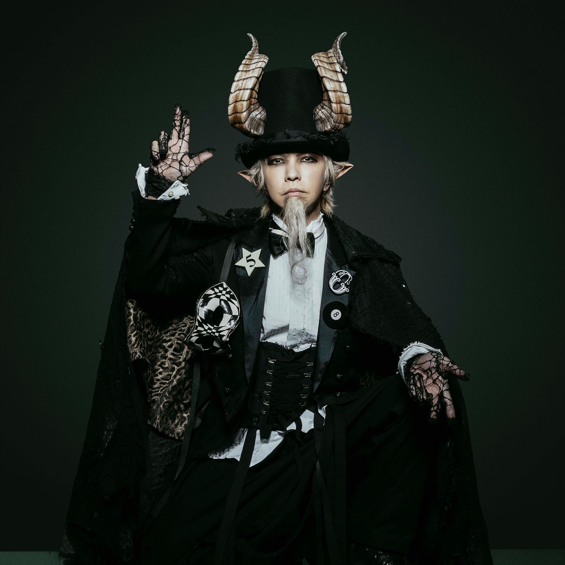 HYDE、“黑ミサ”幕張メッセ公演にDAIGO、手越祐也がゲスト出演 - ぴあ音楽